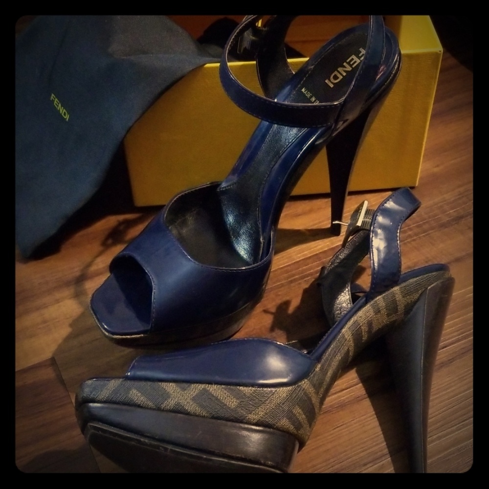 Fendi Navy blue logo shoes